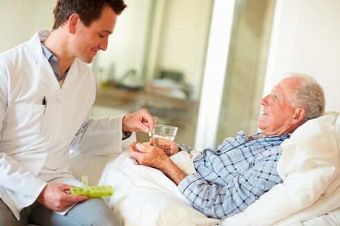 Zdravnik daje tablete za prostatitis